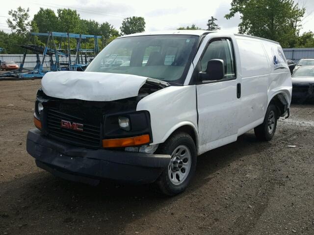 1GTFG15X091182534 - 2009 GMC SAVANA G15 WHITE photo 2