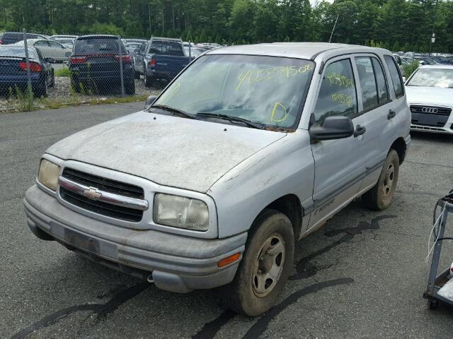 2CNBJ13C9Y6951071 - 2000 CHEVROLET TRACKER SILVER photo 2