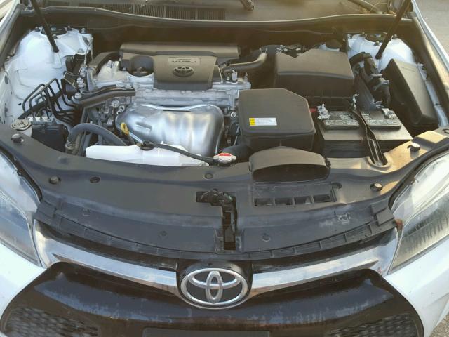 4T1BF1FK5GU524426 - 2016 TOYOTA CAMRY WHITE photo 7