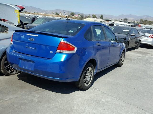 1FAHP3FN3AW132788 - 2010 FORD FOCUS SE BLUE photo 4