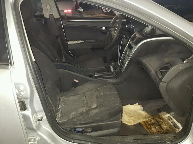 1G1ZC5E00AF308930 - 2010 CHEVROLET MALIBU 1LT ვერცხლისფერი ფოტო 5