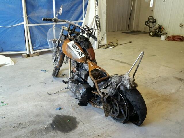 1D9HX490X3D466035 - 2003 CUST TANKER MOTORCYCLE BURN photo 3