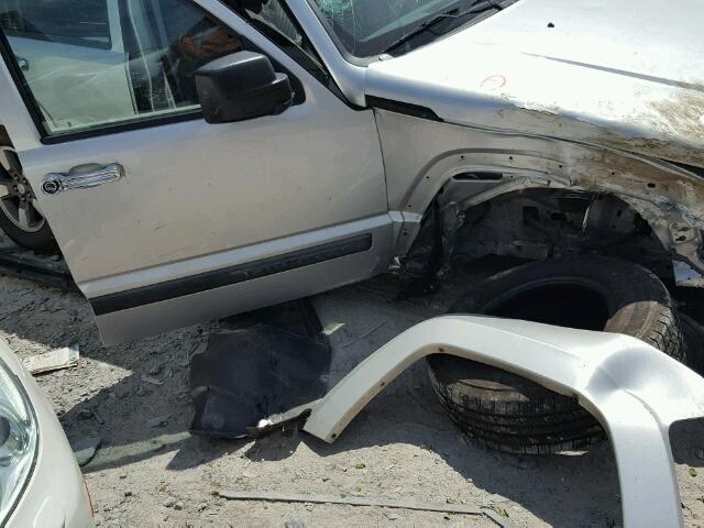 1J8GP28K78W184575 - 2008 JEEP LIBERTY SP SILVER photo 10