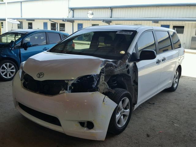 5TDZK3DC7FS586581 - 2015 TOYOTA SIENNA BAS WHITE photo 2