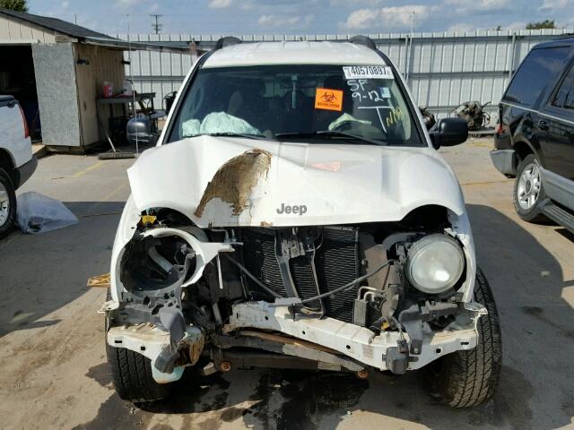 1J4GL48K93W555365 - 2003 JEEP LIBERTY SP WHITE photo 9