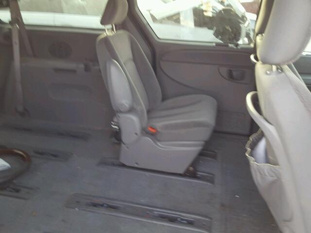 2C4GP44R94R520946 - 2004 CHRYSLER TOWN & COU BLUE photo 6