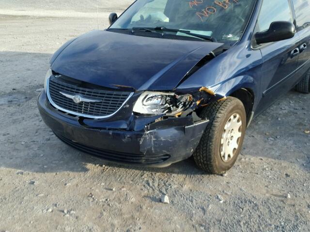 2C4GP44R94R520946 - 2004 CHRYSLER TOWN & COU BLUE photo 9
