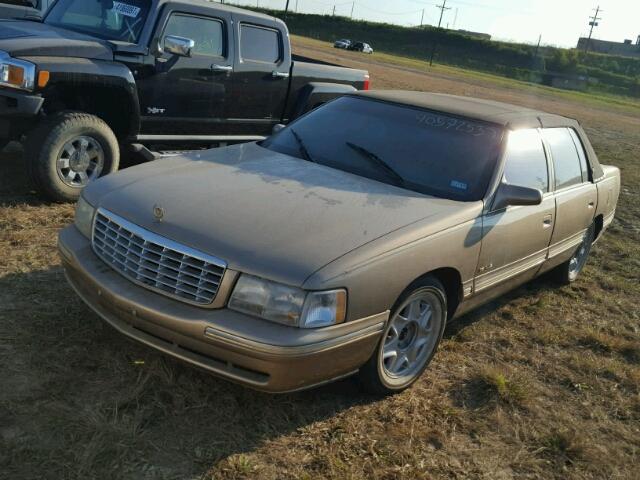 1G6KE54Y5XU703428 - 1999 CADILLAC DEVILLE DE GOLD photo 2