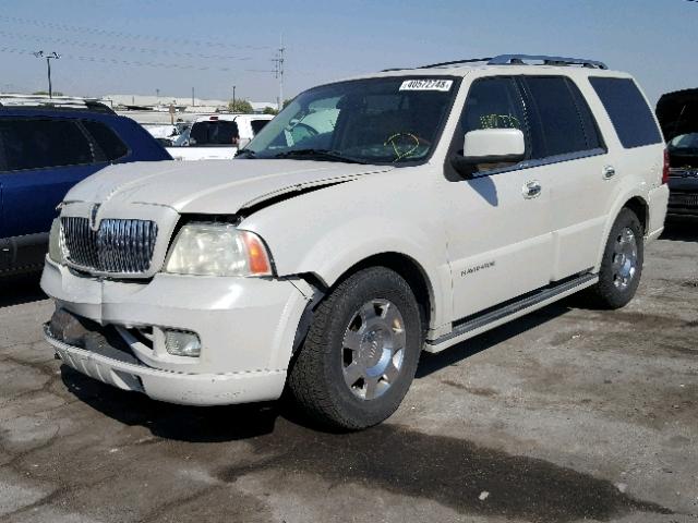 5LMFU28566LJ12151 - 2006 LINCOLN NAVIGATOR Weiß Foto 2