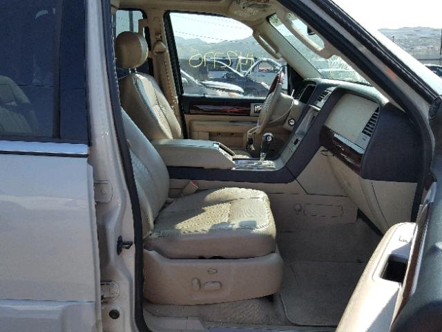 5LMFU28566LJ12151 - 2006 LINCOLN NAVIGATOR Weiß Foto 5