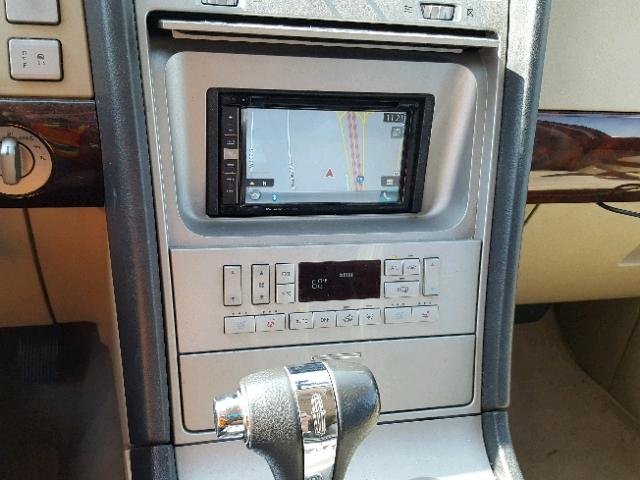 5LMFU28566LJ12151 - 2006 LINCOLN NAVIGATOR Weiß Foto 9