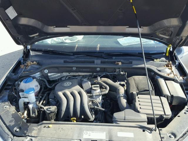 3VW2K7AJ3FM415058 - 2015 VOLKSWAGEN JETTA BASE Մոխրագույն լուսանկար 7