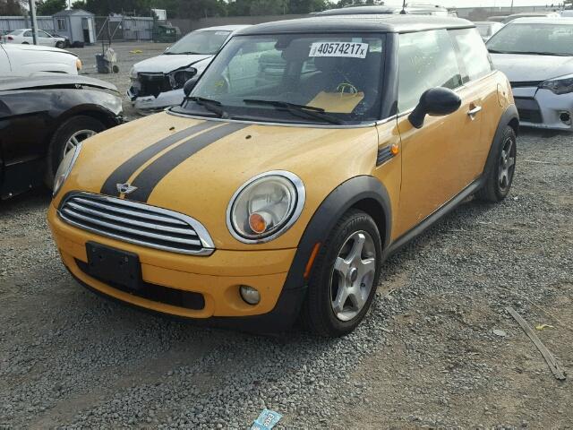 WMWMF33519TW79021 - 2009 MINI COOPER YELLOW photo 2