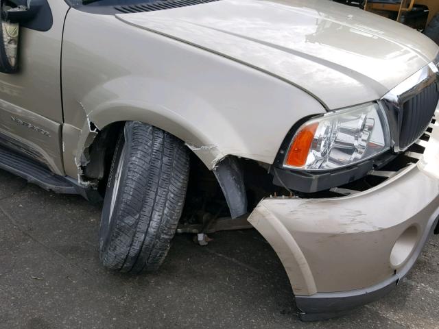 5LMFU28R64LJ07032 - 2004 LINCOLN NAVIGATOR TAN photo 9