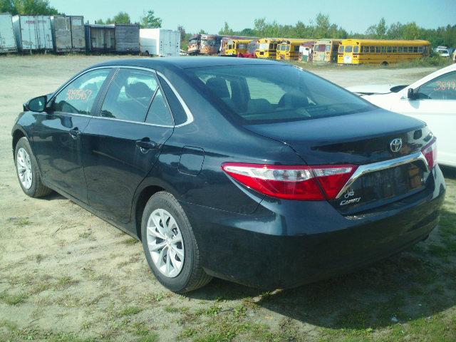 4T4BF1FK6FR501113 - 2015 TOYOTA CAMRY LE 灰色 照片 3