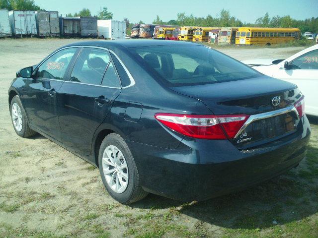 4T4BF1FK6FR501113 - 2015 TOYOTA CAMRY LE GRAY photo 3