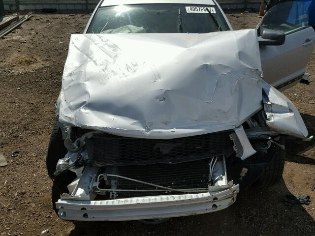 1ZVFT80N955112332 - 2005 FORD MUSTANG SILVER photo 7