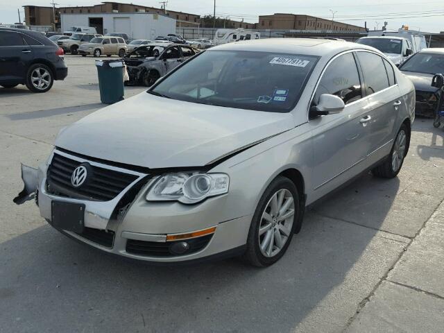 WVWJK7AN3AE132000 - 2010 VOLKSWAGEN PASSAT KOM SILVER photo 2