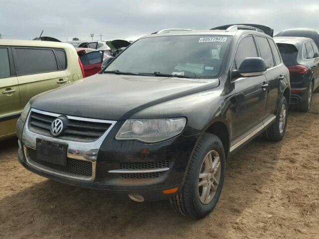 WVGBF7A98AD004414 - 2010 VOLKSWAGEN TOUAREG BLACK photo 2