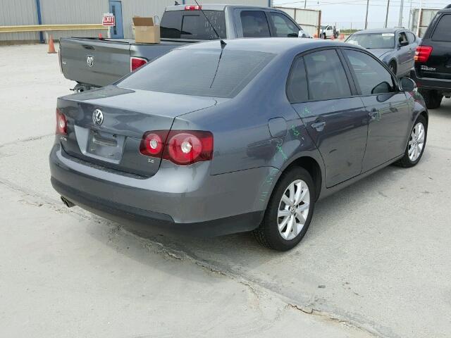 3VWRX7AJXAM096847 - 2010 VOLKSWAGEN JETTA SE GRAY photo 4