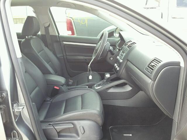 3VWRX7AJXAM096847 - 2010 VOLKSWAGEN JETTA SE Boz foto 5
