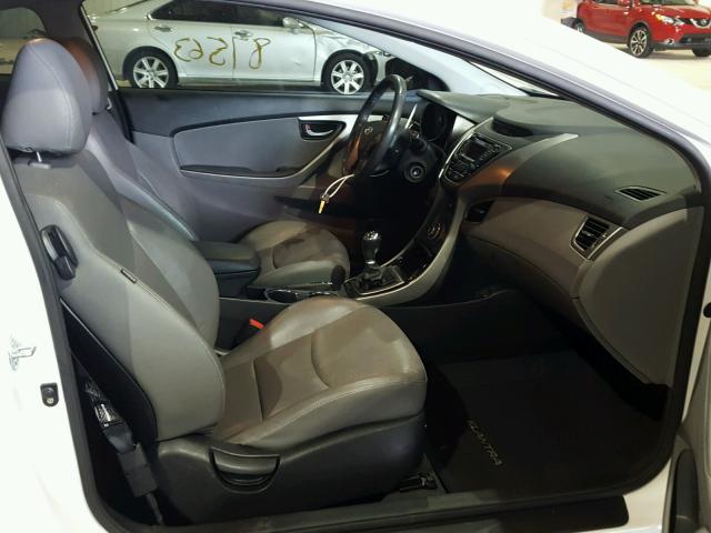 KMHDH6AE5DU015644 - 2013 HYUNDAI ELANTRA CO WHITE photo 5