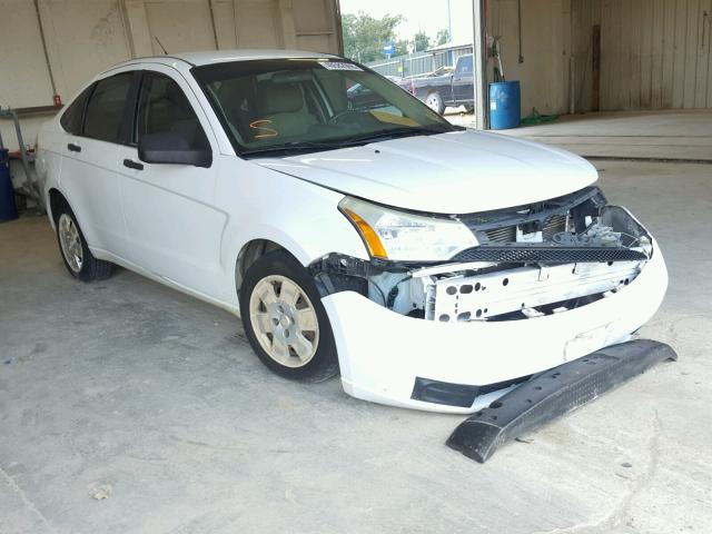 1FAHP34N68W154927 - 2008 FORD FOCUS S/SE WHITE photo 1