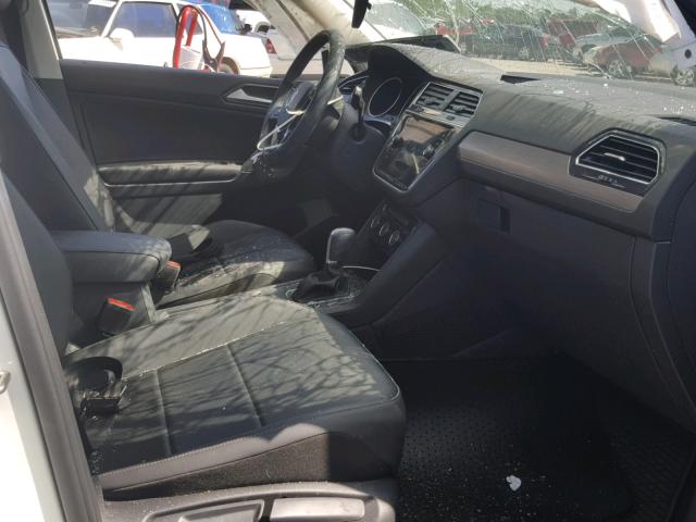 3VV3B7AX4JM091060 - 2018 VOLKSWAGEN TIGUAN SE Weiß Foto 5