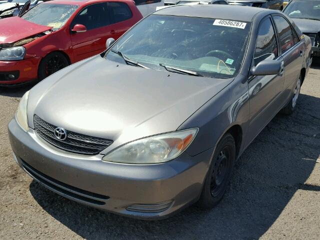 4T1BE32K13U668604 - 2003 TOYOTA CAMRY LE GRAY photo 2