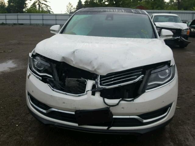 2LMTJ8LR8GBL22316 - 2016 LINCOLN MKX RESERV WHITE photo 9