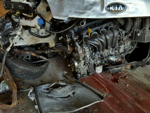 KNDJT2A13B7264922 - 2011 KIA SOUL SILVER photo 9