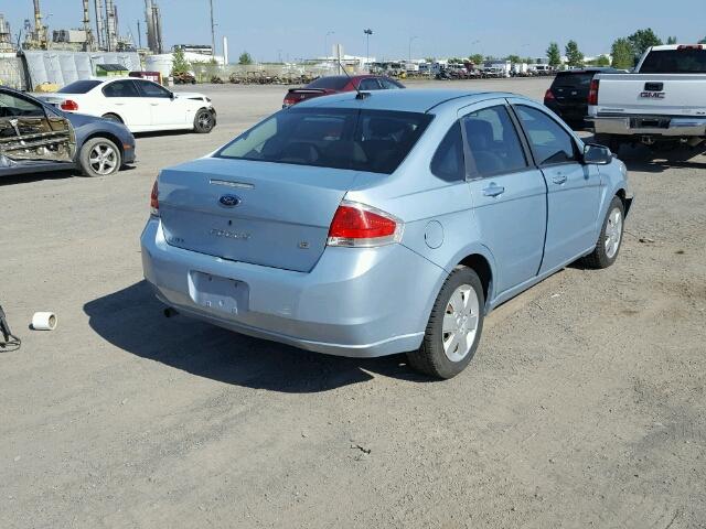 1FAHP35N79W115540 - 2009 FORD FOCUS BLUE photo 4