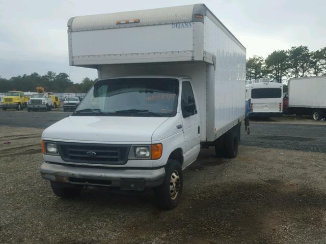 1FDXE45PX5HA90176 - 2005 FORD ECONOLINE WHITE photo 2