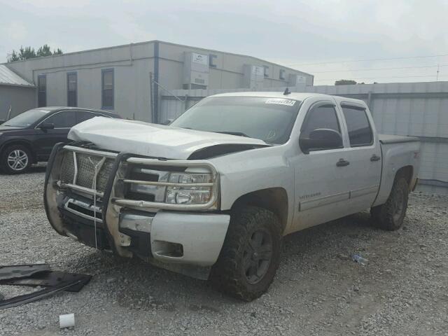 3GCPKSE3XBG241537 - 2011 CHEVROLET SILVERADO SILVER photo 2