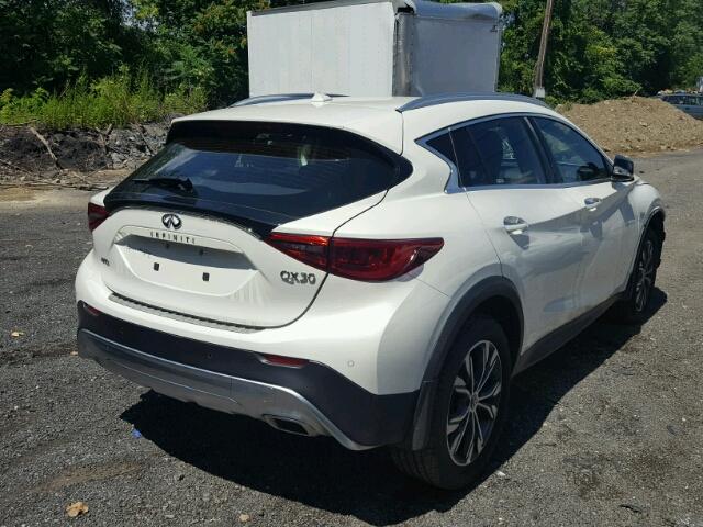 SJKCH5CR1JA048810 - 2018 INFINITI QX30 BASE WHITE photo 4