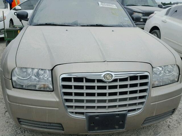 2C3KA43D59H555745 - 2009 CHRYSLER 300 GOLD photo 9