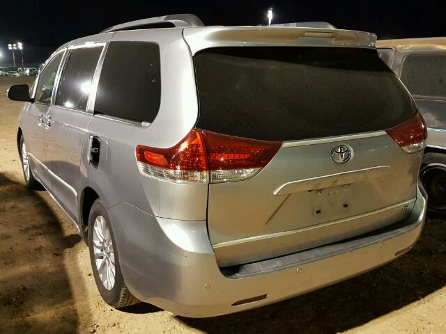 5TDYK3DCXBS003037 - 2011 TOYOTA SIENNA XLE SILVER photo 3