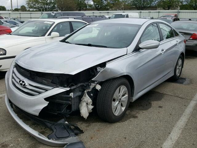 5NPEB4AC8EH826153 - 2014 HYUNDAI SONATA GLS SILVER photo 2