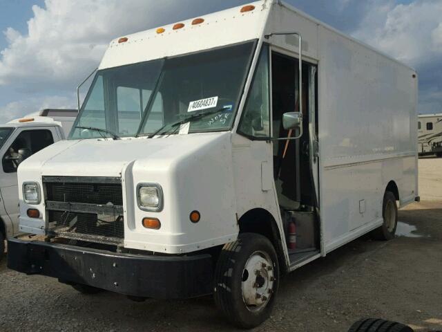 4UZA4FF43TC781679 - 1996 FREIGHTLINER CHASSIS M WHITE photo 2