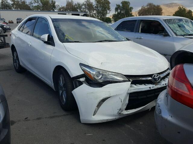 4T1BF1FKXFU004365 - 2015 TOYOTA CAMRY LE WHITE photo 1