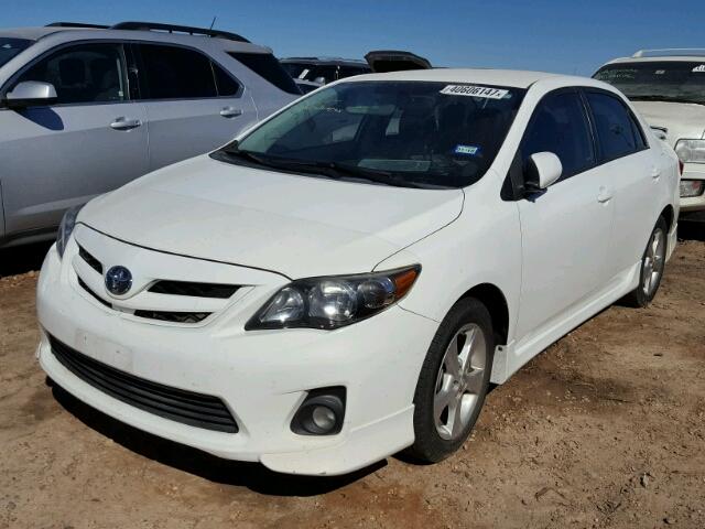 5YFBU4EE2DP125876 - 2013 TOYOTA COROLLA BA WHITE photo 2