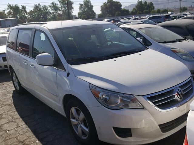 2V4RW3DG4BR634084 - 2011 VOLKSWAGEN ROUTAN SE WHITE photo 1