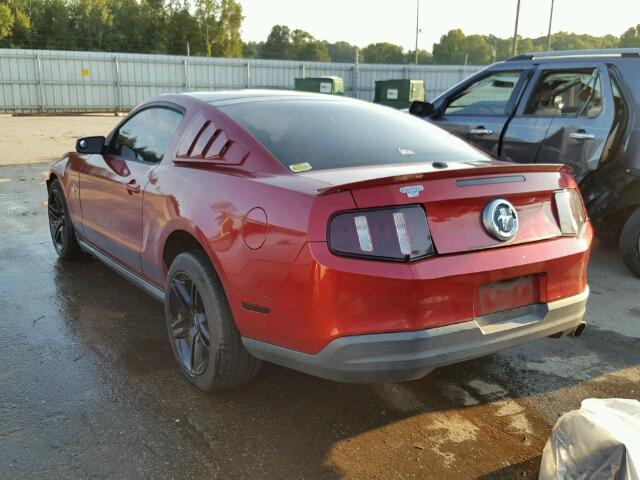 1ZVBP8AN7A5123597 - 2010 FORD MUSTANG RED photo 3