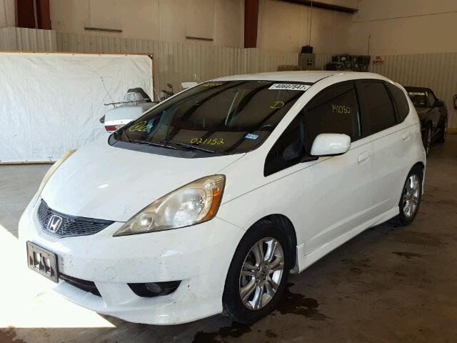 JHMGE87469S021152 - 2009 HONDA FIT SPORT WHITE photo 2