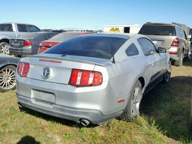 1ZVBP8AMXC5228368 - 2012 FORD MUSTANG GRAY photo 4
