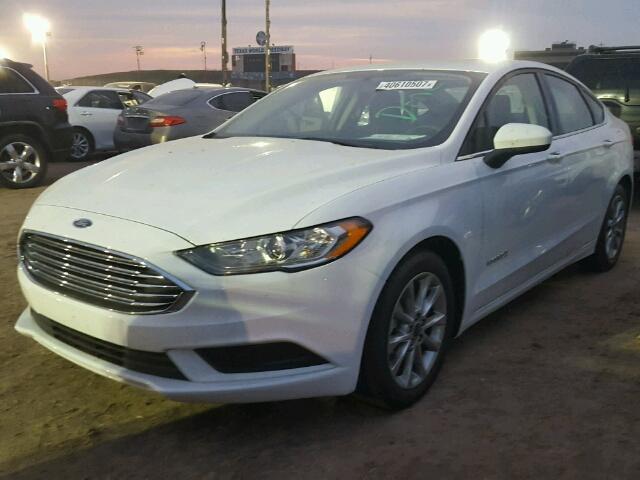 3FA6P0LUXHR400248 - 2017 FORD FUSION SE WHITE photo 2