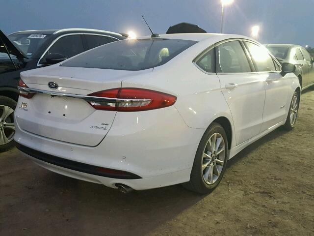 3FA6P0LUXHR400248 - 2017 FORD FUSION SE WHITE photo 4