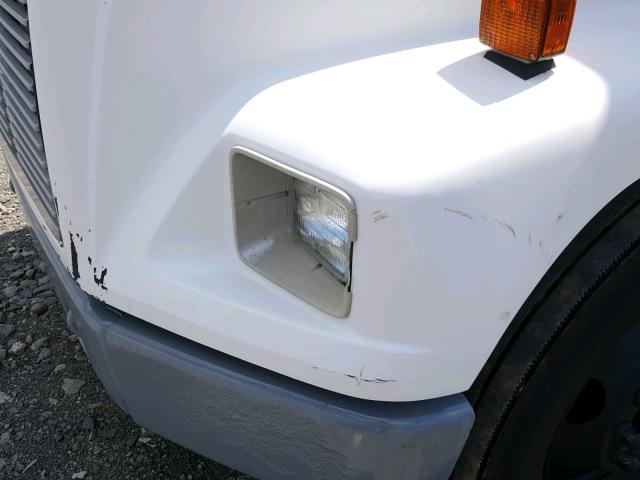 1FVABPCS12HJ60465 - 2002 FREIGHTLINER MEDIUM CON WHITE photo 9