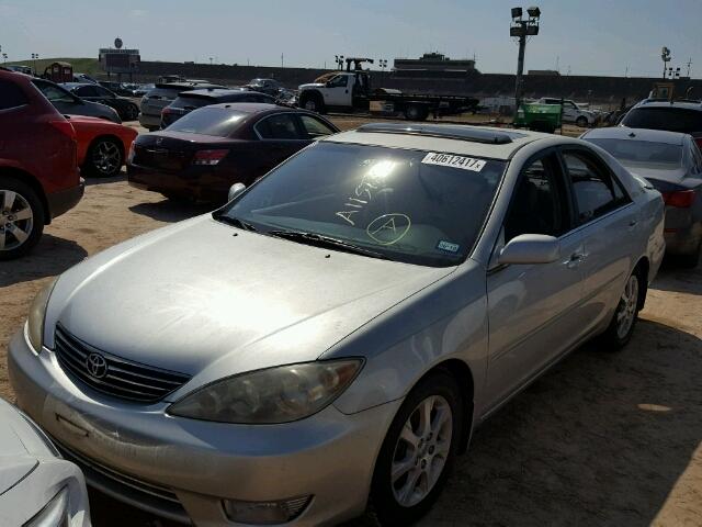 4T1BF32K25U618391 - 2005 TOYOTA CAMRY SILVER photo 2