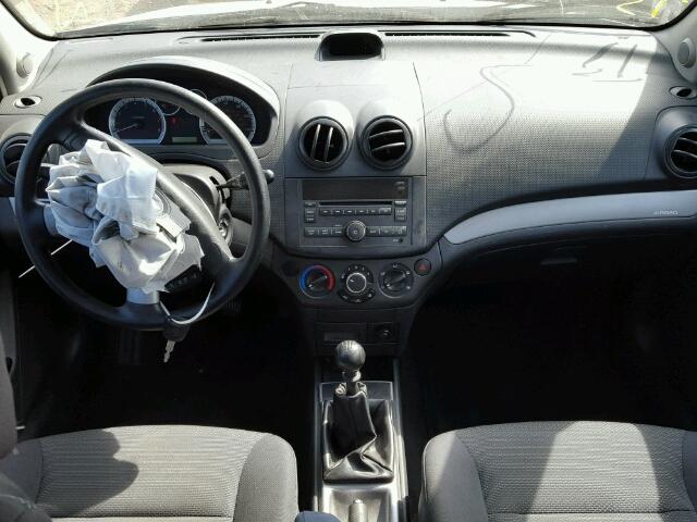 KL1TD56E69B625433 - 2009 CHEVROLET AVEO LS GRAY photo 9